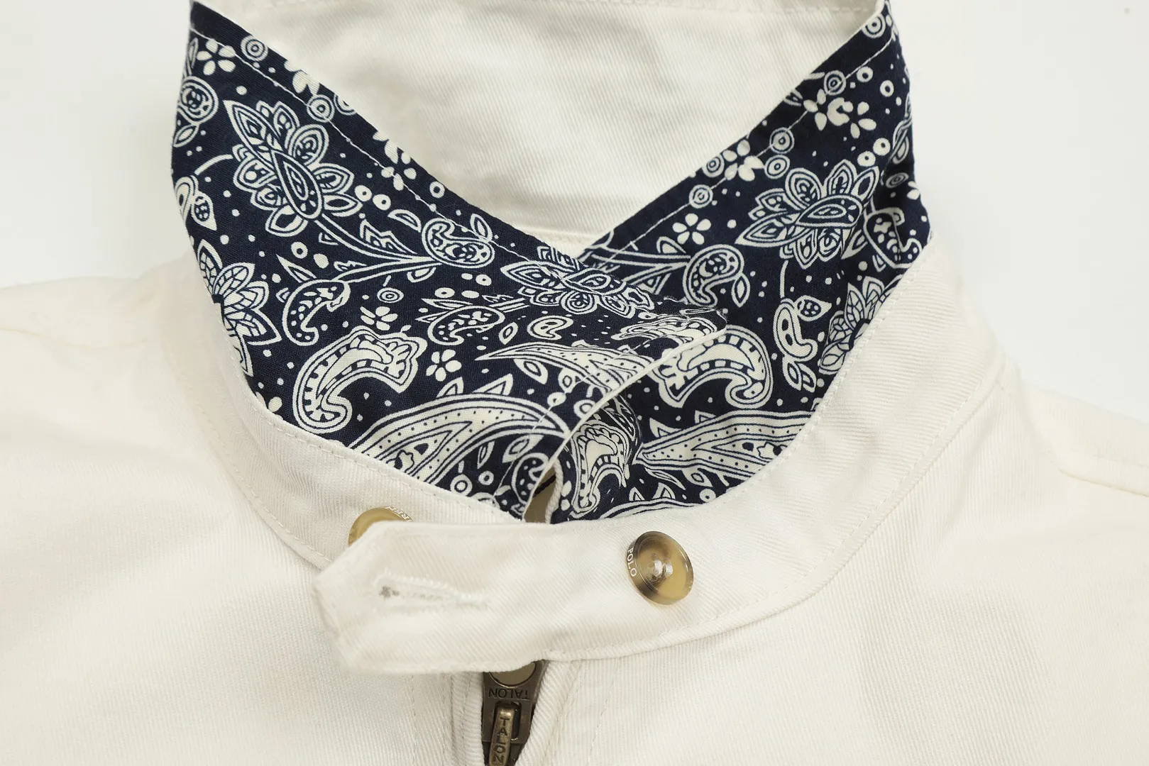 P340 top quality" Style number: 8088# [Ralph Lauren veteran pony embroidered veteran jacket] ✅Ralph Lauren blue and white contrasting lapels, white veteran short retro flight jacket ✅The face is made of no-wash twill washed cotton, soft and tangible ✅Customized laser tortoise RL original hand-stitched buckle ✅Vintage bronze natural paint double-open zipper ✅Gentle retro white stand-up collar versatile jacket. The upper body is very flattering. Versatile style YYDS~ ✅The upper body is simple and easy to match. A must-have for goddess ootd. Good-looking clothes are never picky. A must-have in the goddess's wardrobe. Size: S-XL Color: Off-white